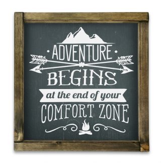 Adventure begins at the end of your comfort zone  - Fekete krétatábla tölgy kerettel